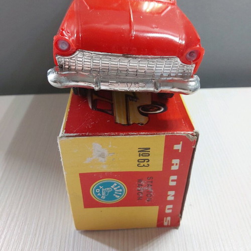 Ford Trunus Station Wagon wind-up toy car Elvip Toys new