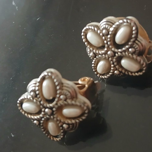 Vintage clips light luxury like new