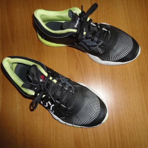 Reebok women's sneakers like new, size 37-37.5, black