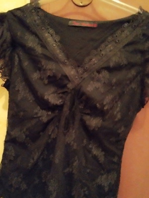 Blouse with lace and feather sleeves like new, black, size XL