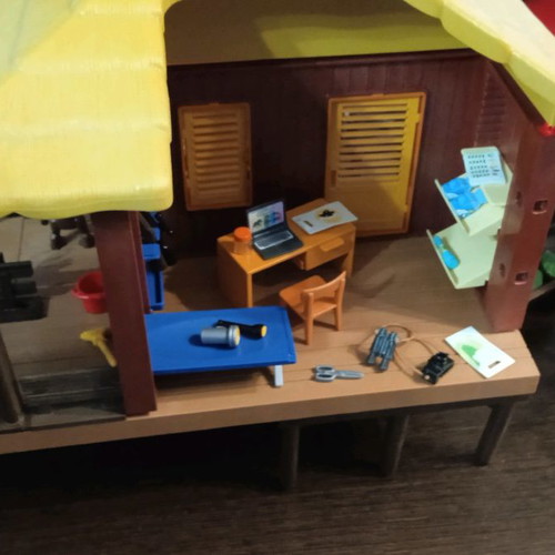 Playmobil wild animal shelter used