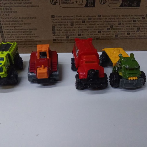 Matchbox toy cars used, set of 4 trucks and construction vehicles