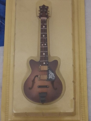 Hachette electric guitar miniature new, Jazz Hollow body