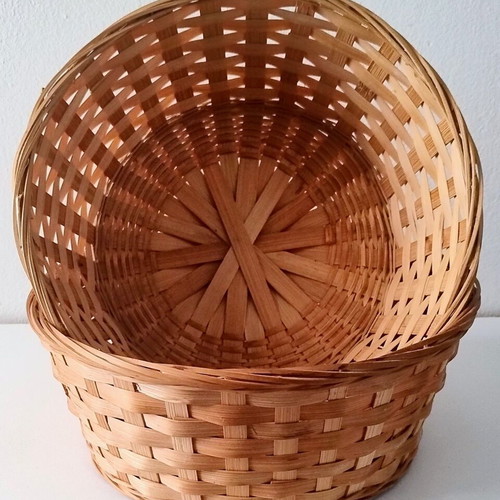Set of 2 woven baskets like new, diameter 23 cm