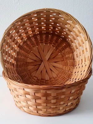 Set of 2 woven baskets like new, diameter 23 cm