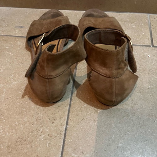Tamaris leather sandals size 38 like new, brown