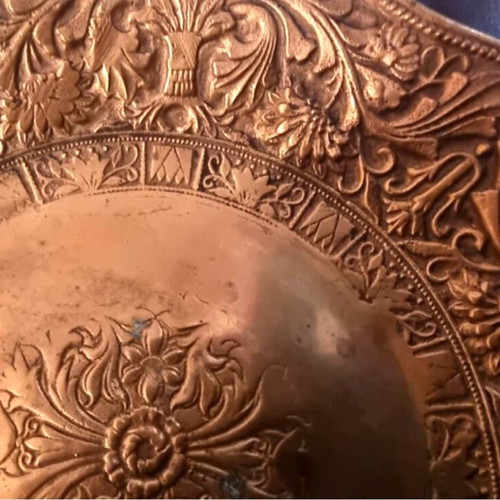 Bronze decorative bowl with wavy edge like new