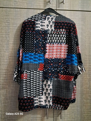Boho cardigan Bershka NoS with pockets and side openings like new
