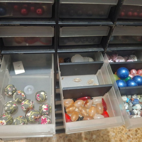 Plastic organizer drawer with 33 compartments and large bead stock, like new