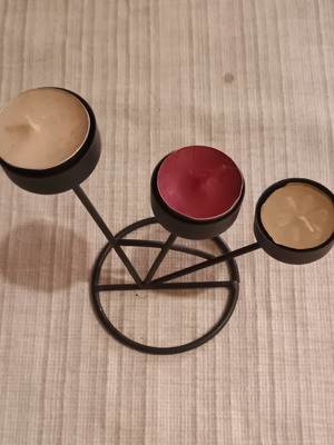 Metal decorative holder for 3 tealight candles
