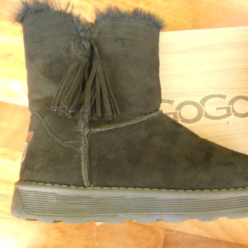Go Go Shoes women's boots like new, black suede with fur lining