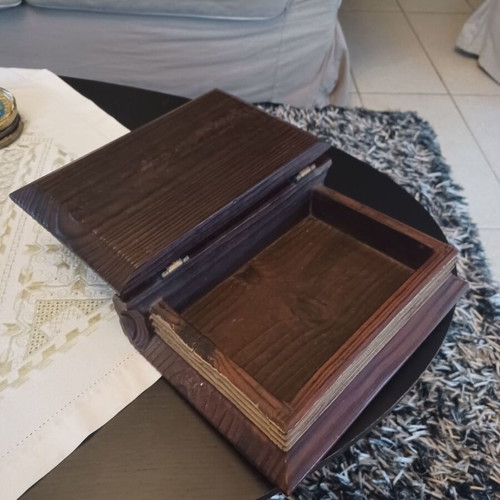 Wooden cigar case used