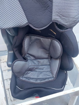 Καθισμα αυτοκινήτου Nania isofix σαν καινούργιο, με εσωτερικό μαξιλαράκι και ρυθμιζόμενη στήριξη κεφαλιού