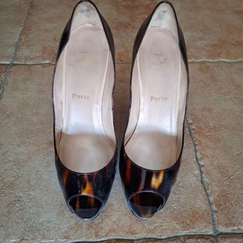 Christian Louboutin peep toe γόβες σαν καινούργιες, με αποχρώσεις ταρταρούγα