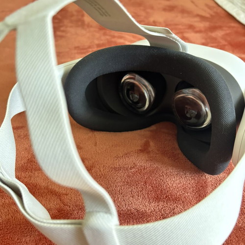 Meta Quest 3S standalone VR headset 128GB like new