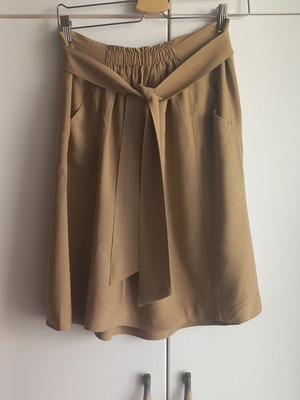 Zara camel skirt with belt and side pockets