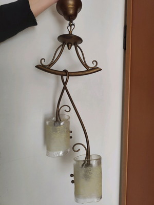 Ceiling light with 2 bulbs like new