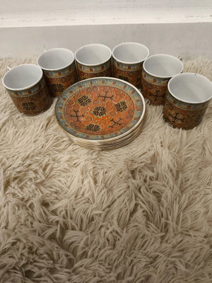 Porcelain coffee set like new, 6 cups and 6 saucers with ethnic design