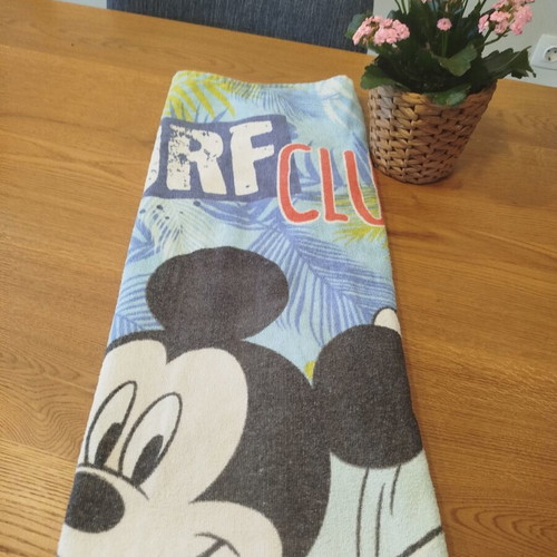 Beach towel like new with Mickey design