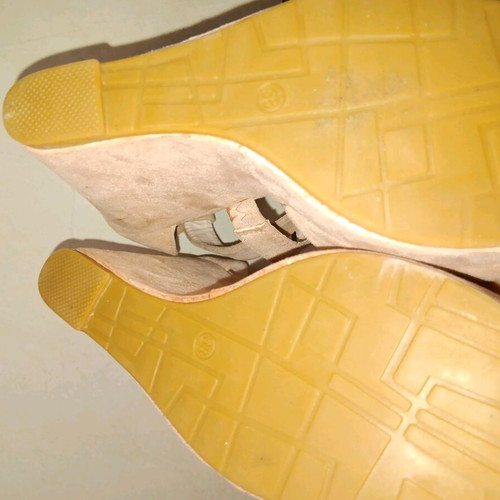Pink suede platforms like new, size 38 with crisscross strap