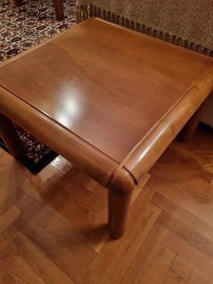 Coffee tables like new, set of two