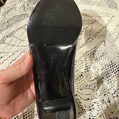 Peep toe patent leather black pumps like new, size 37