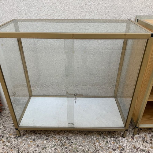 Display cabinet and dresser used with 2 shelves and 2 drawers