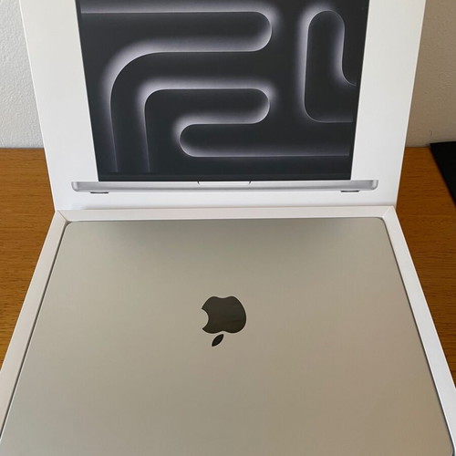 MacBook Pro M5 with 24GB RAM and 1TB SSD, new