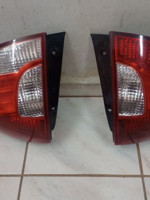 Kia Rio SW 2002-5 rear lights like new