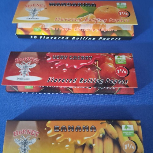 Fruit Flavored Rolling Papers new, aromatic smoking accessory