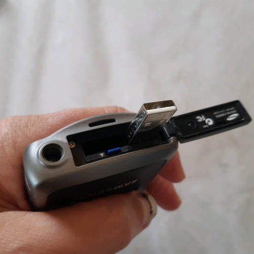 Samsung HMX-W200 video camera like new, waterproof and shockproof