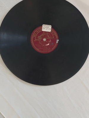 His Master's Voice 78 RPM record used, laiko genre