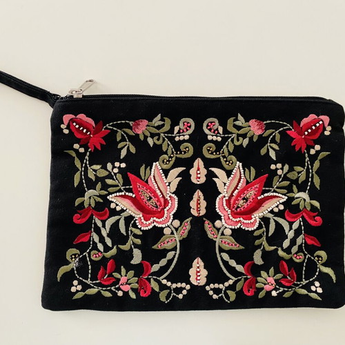 Pimkie embroidered wrist bag like new, black