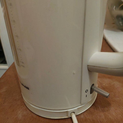 Johan kettle 2L white, lightly used, liquid indicator, 1850-2200W