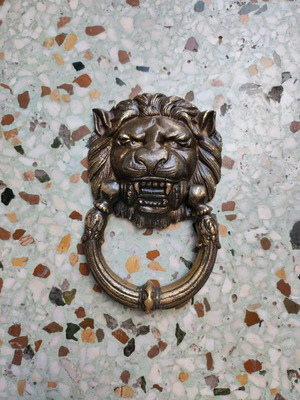 Bronze door knocker like new with lion face for solid door