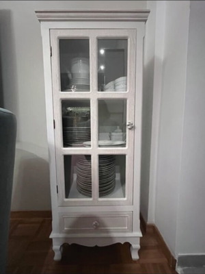 Showcase cabinet with shelves and drawer