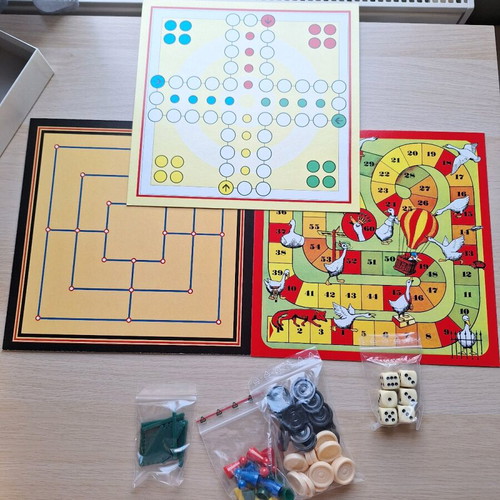 100 games in one box board game like new set