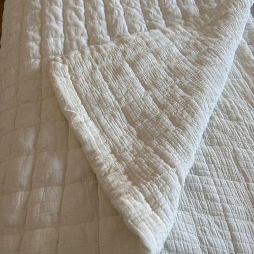 Zara Home quilt 270 x 280 like new, 100% polyester