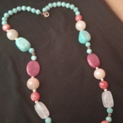 Necklace with stones like new, 27 cm length