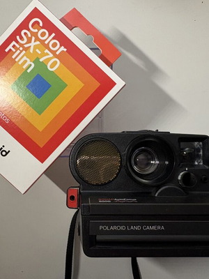 Polaroid Sonar AF 5000 instant camera with 8-frame film pack