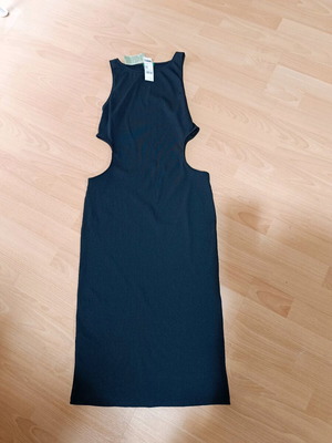 Ribbed cut-out midi φόρεμα Benetton καινούργιο, μέγεθος M, μαύρο