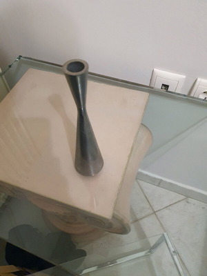 Metal vase like new