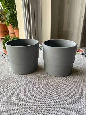 IKEA plastic pots like new, set of 2 for plants