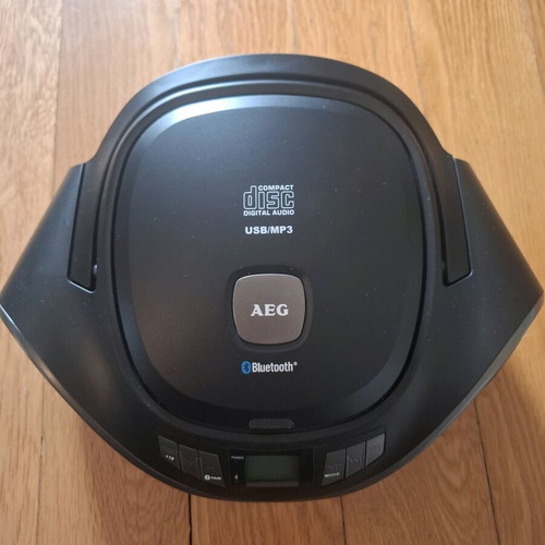 Portable Radio CD like new with Bluetooth and mp3