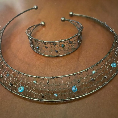 Vintage bracelet and choker set like new, gray and blue