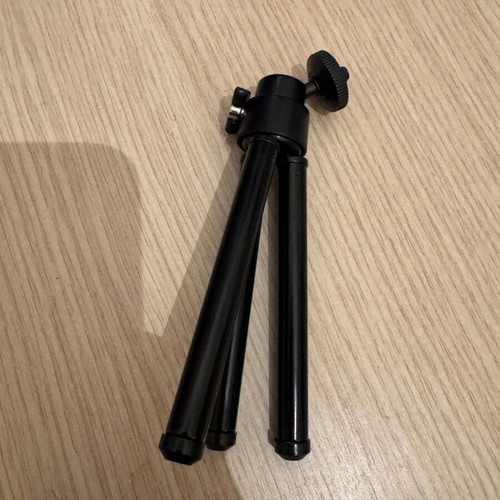Mini plastic tripod new with tightening screw