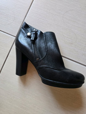 Nine West black leather boots new