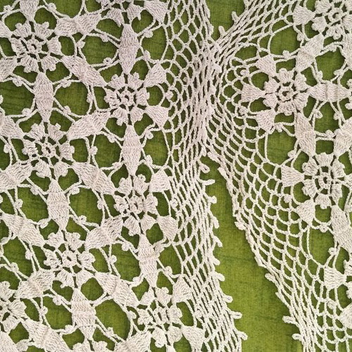 Vintage crochet doily set like new, 4 pieces diamond shape