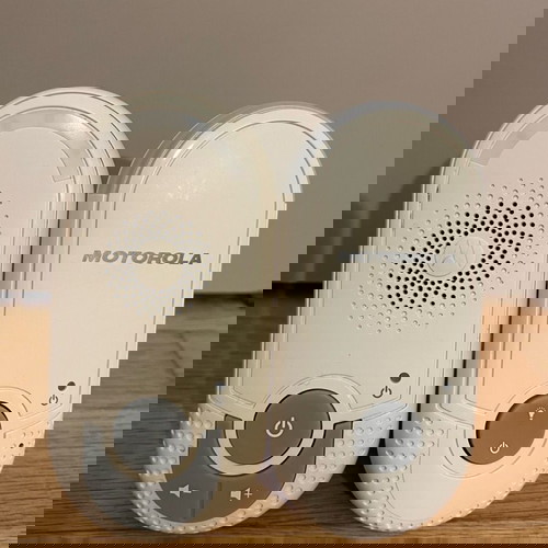 Бебефон употребяван с UK щепсел, нуждае се от EU адаптери