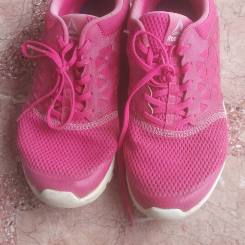 Reebok athletic shoes size 39, slightly used, pink